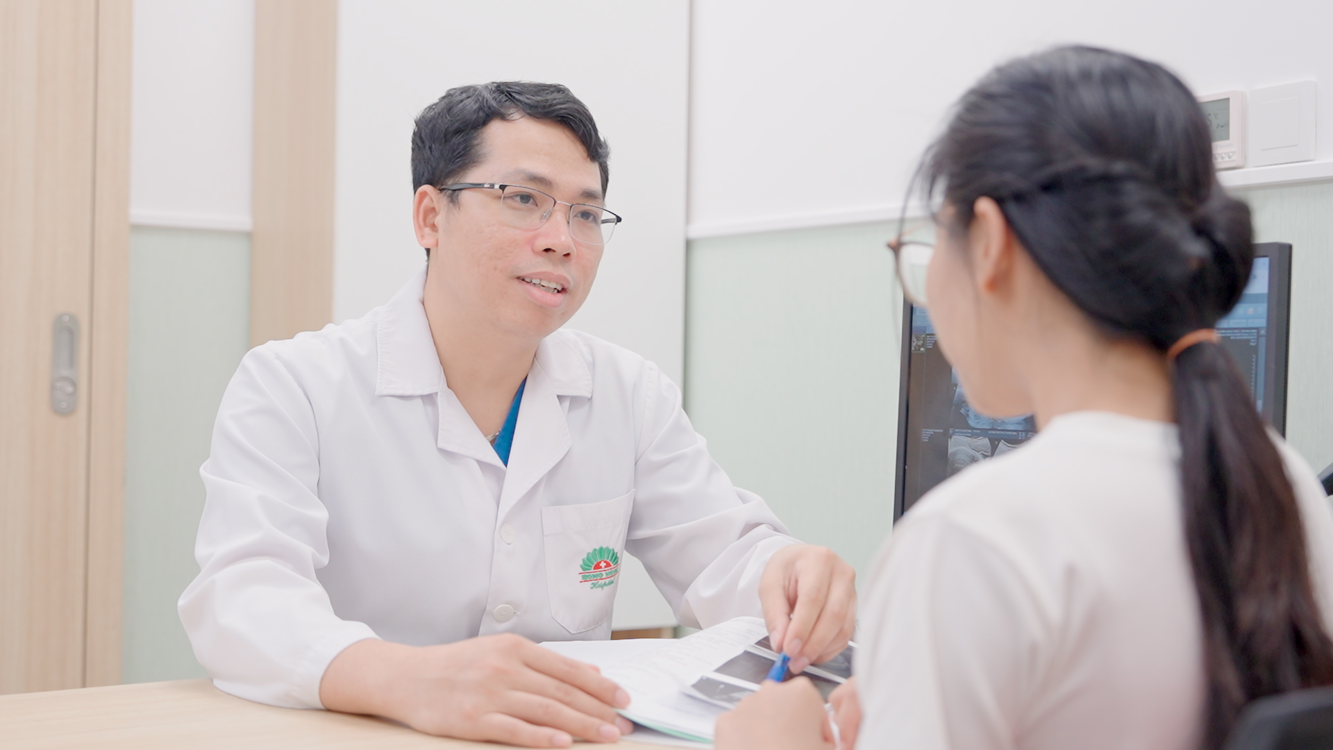 Ảnh BS Khám Cho Mẹ 1