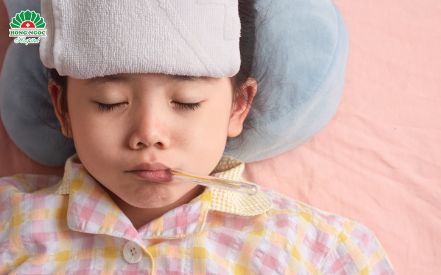 Trẻ mắc hội chứng phổi đông đặc thường có biểu hiệu sốt cao, rét run