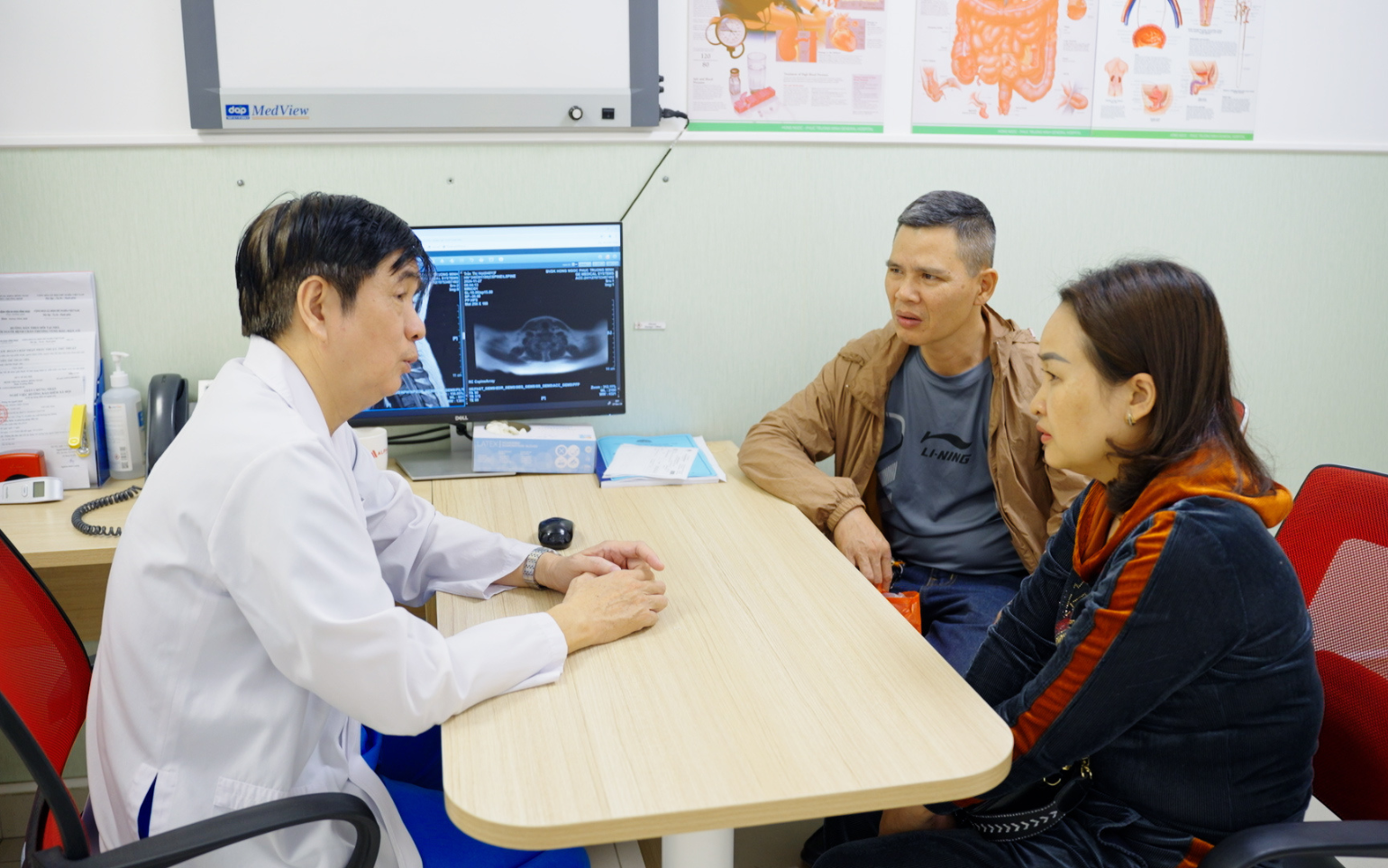 phẫu thuật thoát vị đĩa đệm cột sống cổ