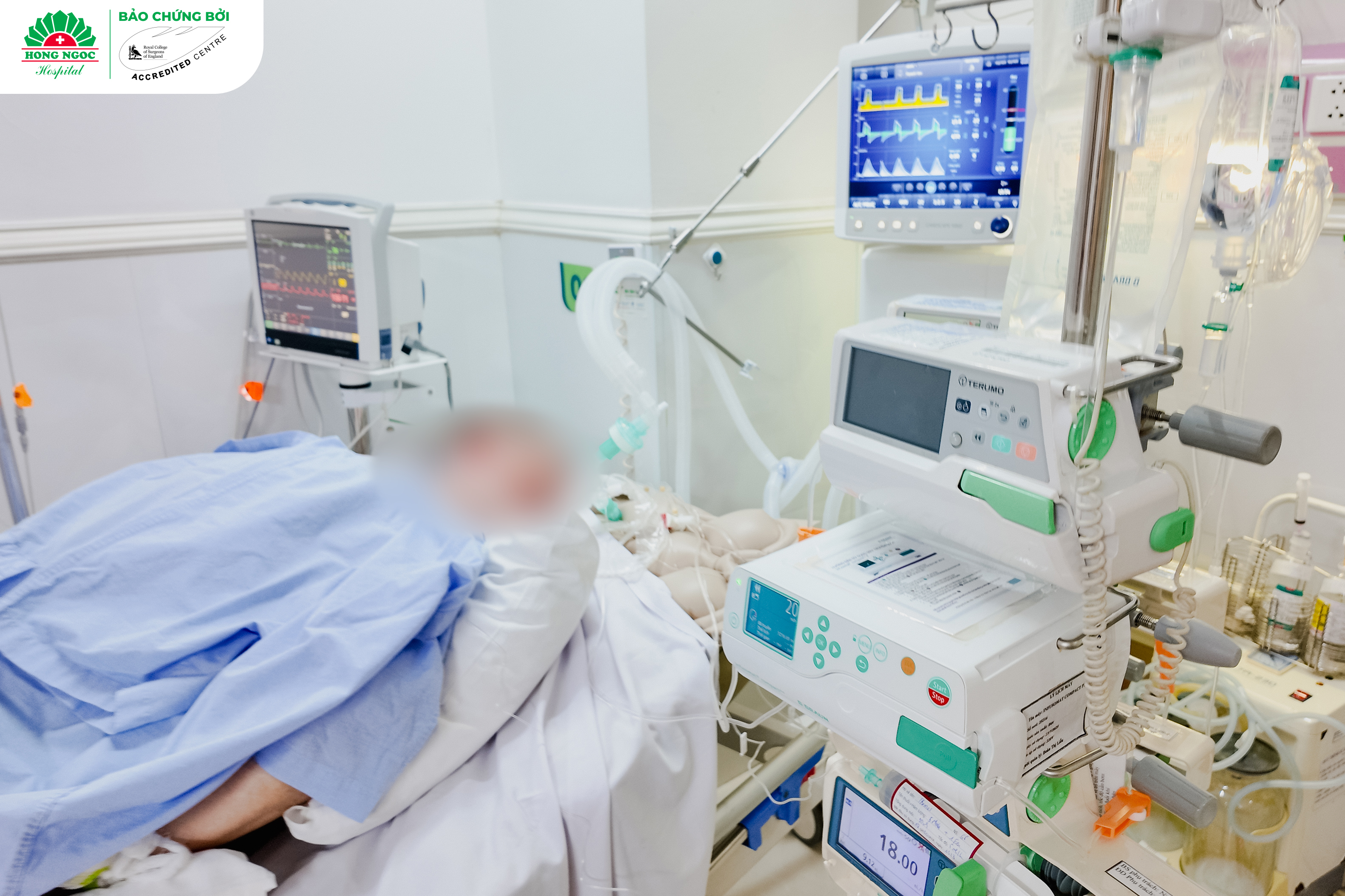 The patient underwent intensive treatment at Hong Ngoc General Hospital, where doctors worked around the clock to fight for his survival.