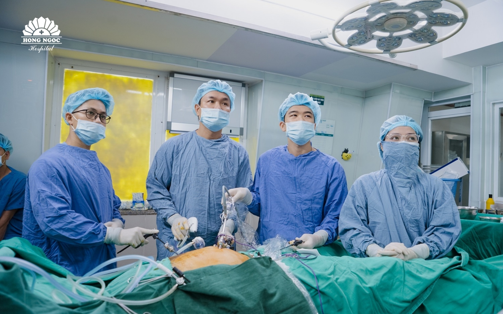 cat-u-dai-trang-cho-du-khach-canada