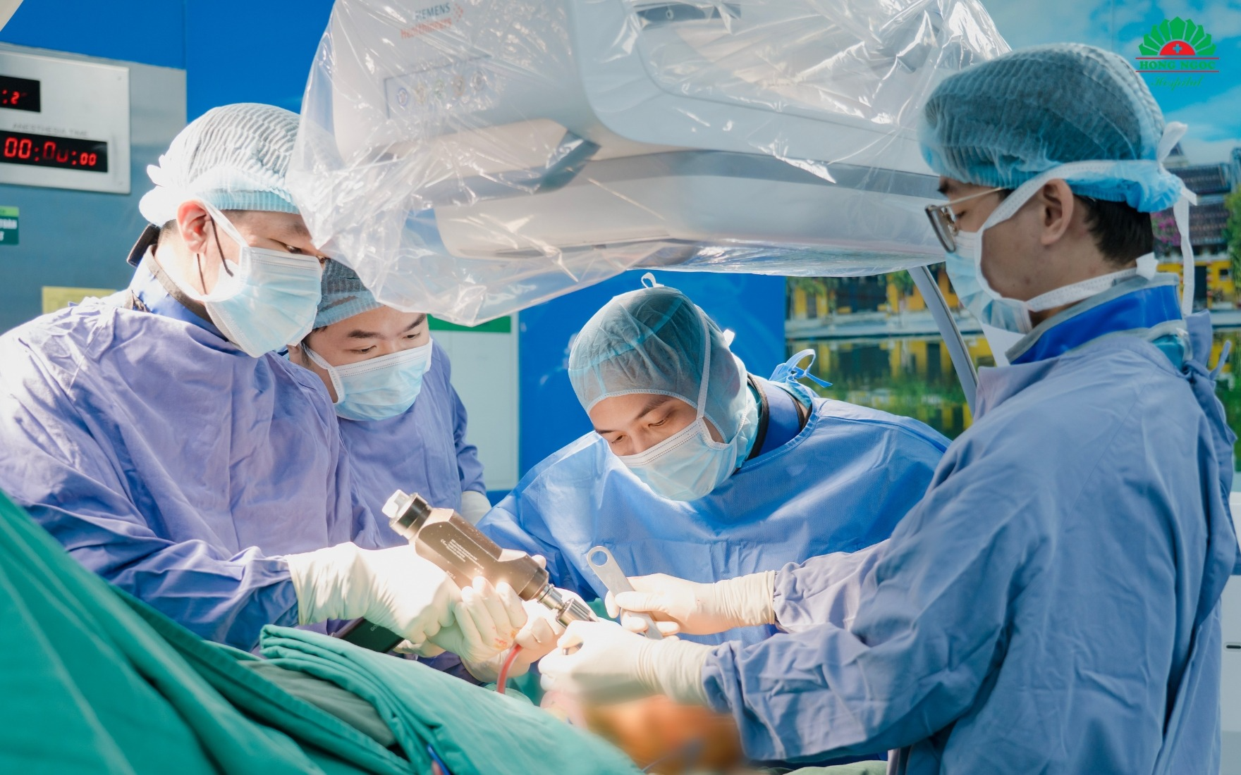 Acetabular fracture fixation surgery at Hong Ngoc General Hospital