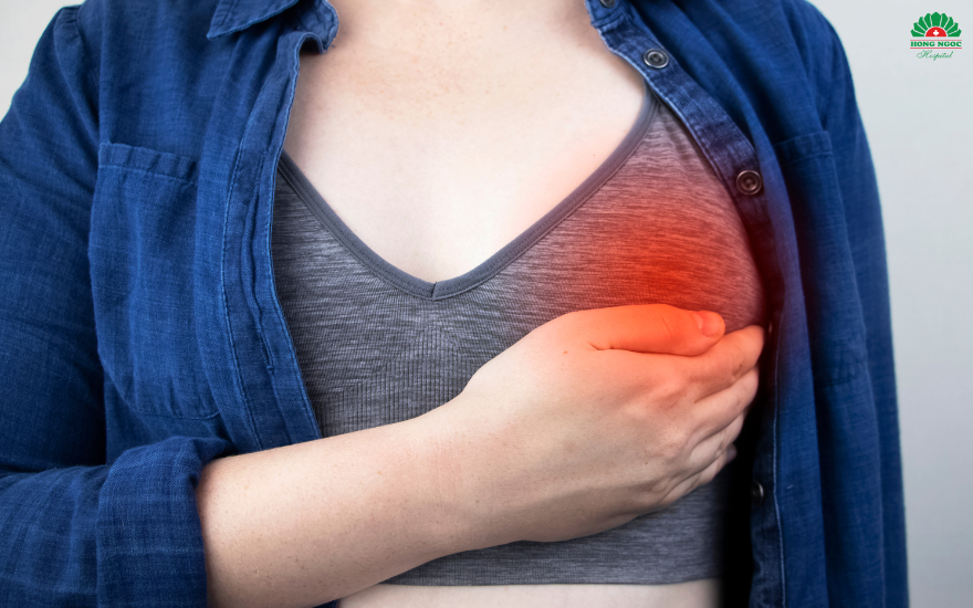 Breast pain and a palpable firm mass are among the most common clinical manifestations of fibroadenoma.