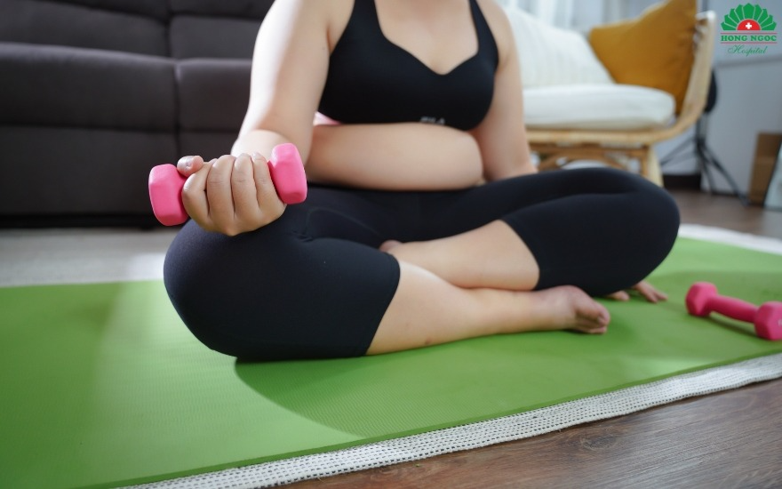 Thiếu ngủ khiến cơ thể mệt mỏi, buồn ngủ ban ngày, giảm động lực tập luyện