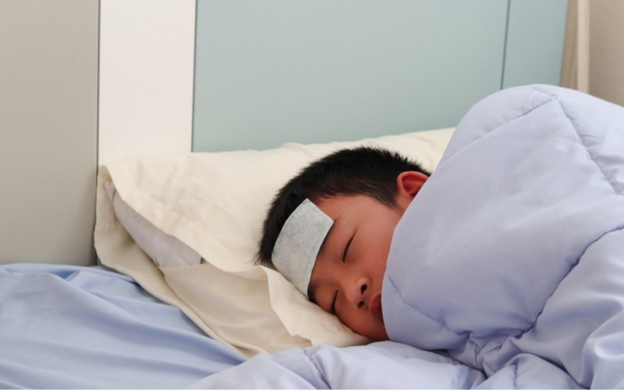 Trẻ sốt cao li bì
