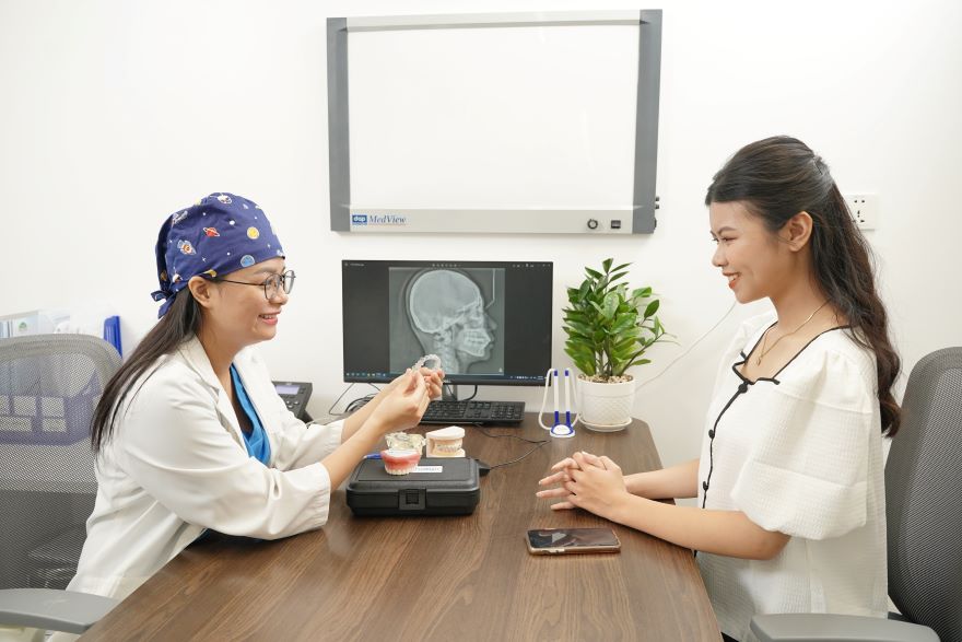 niềng răng trong suốt