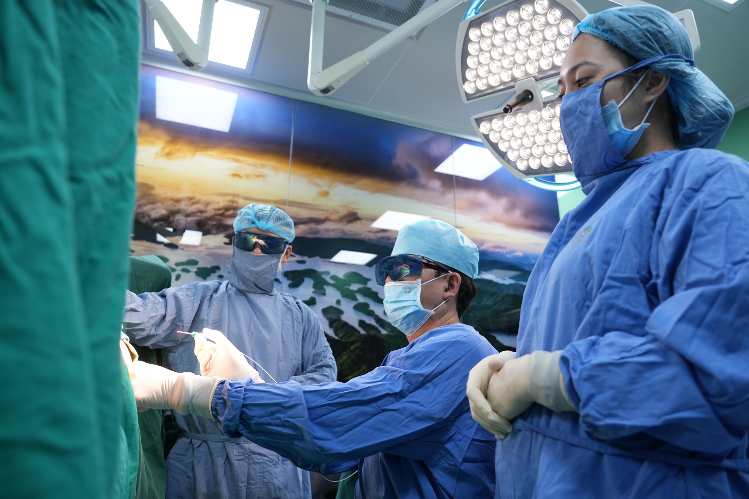 Assoc. Prof. Nguyen Xuan Hung and his surgical team performing laser hemorrhoid surgery for a patient.