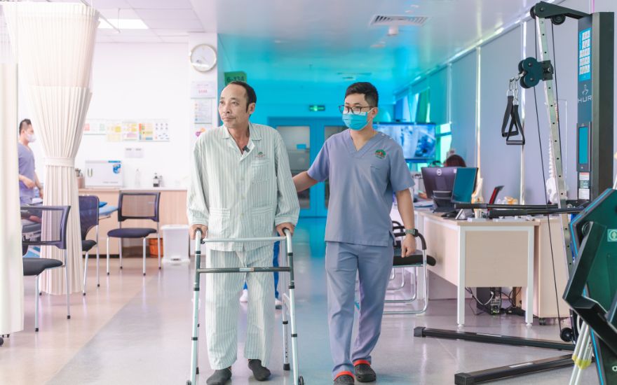 tập phục hồi chức năng sau phẫu thuật thay khớp gối