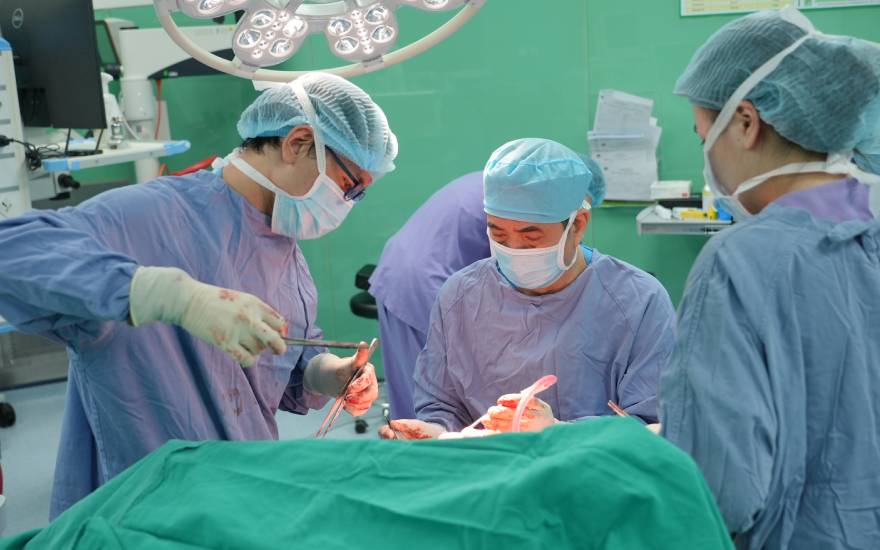 phẫu thuật thoát vị màng não tủy