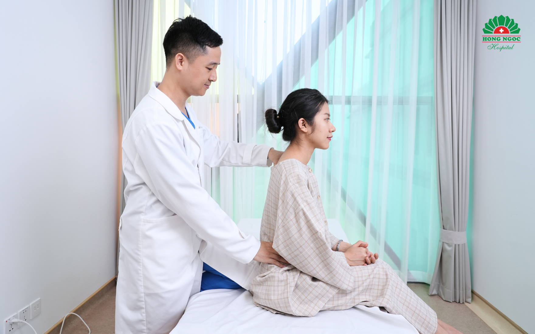 Đau lưng ngày càng phổ biến ở người trẻ