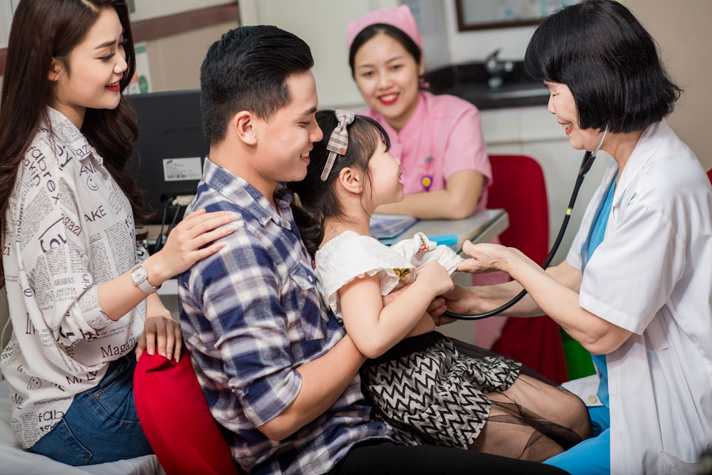 khám sức khỏe tổng quát cho bé