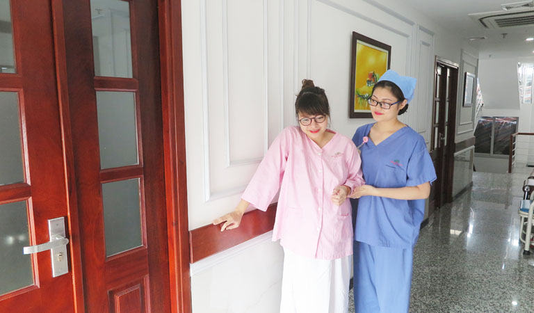 Chăm sóc vết mổ sau sinh