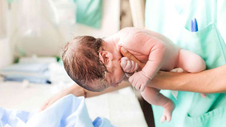 Phụ nữ tuổi cao mang thai sẽ dẫn đến tình trạng trẻ sơ sinh nhẹ cân