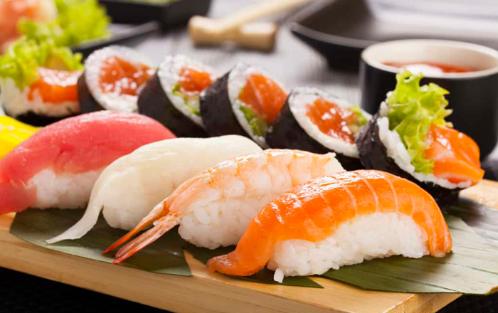 Tránh ăn đồ sống kẻo mắc bệnh hậu sản