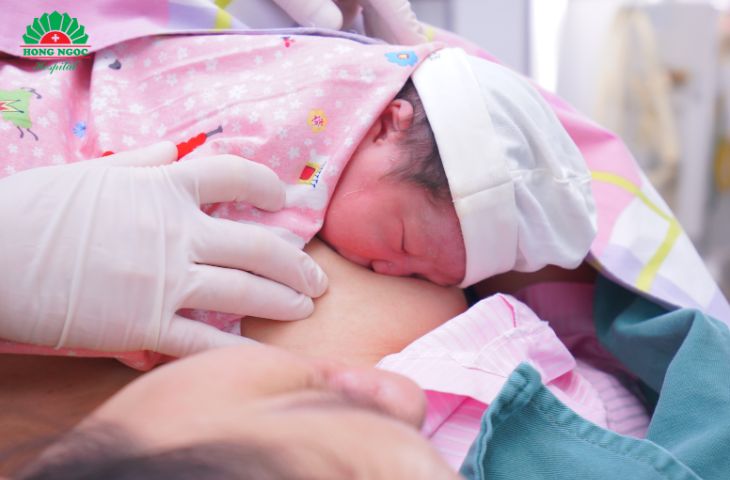 Da kề da với con ngay sau sinh