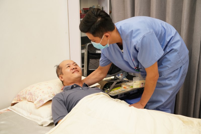 Điều dưỡng chăm sóc bệnh nhân tại nhà