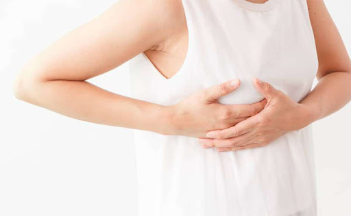 Tre-so-sinh-khong-bu-dươc-sua-me