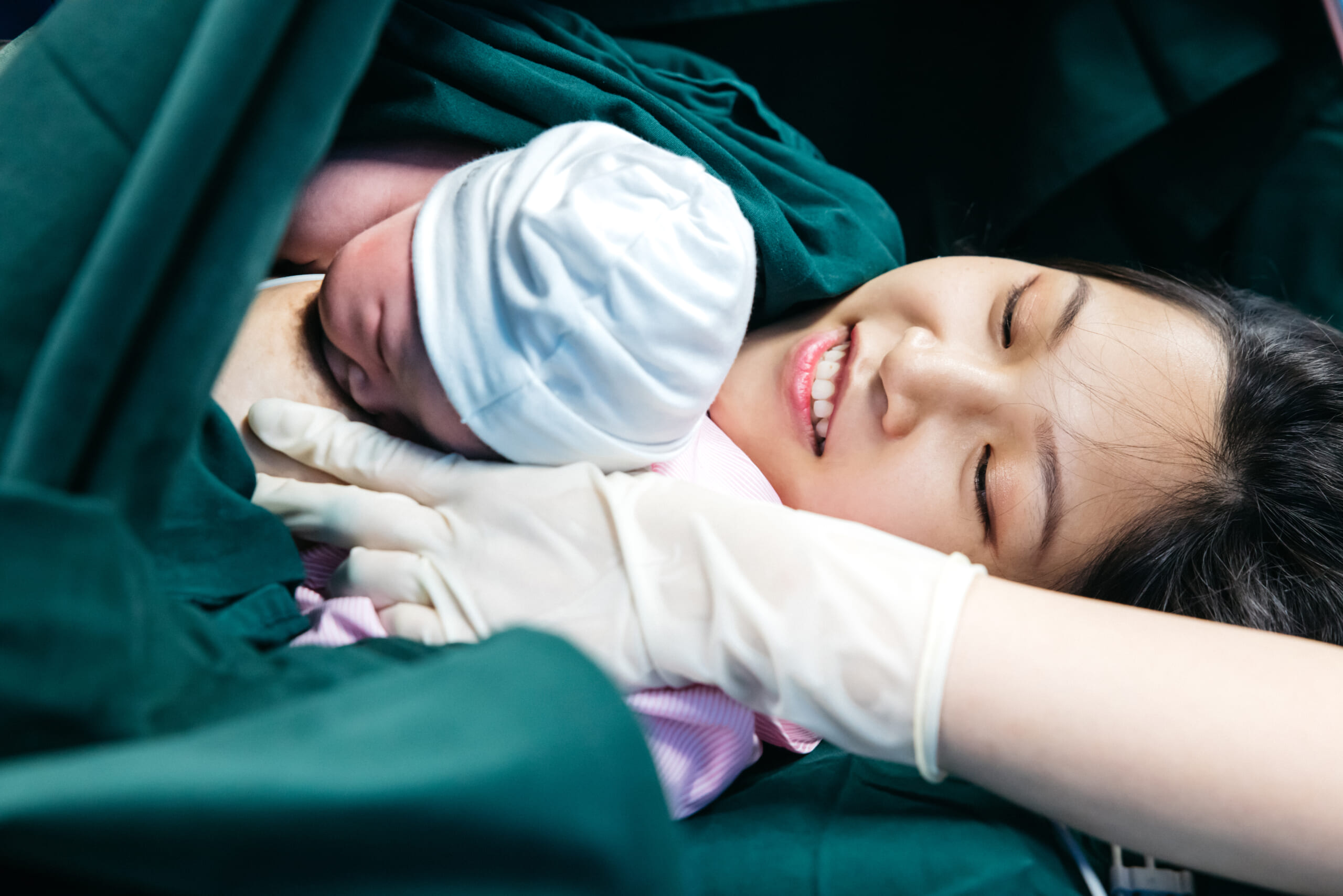 Trẻ bú sữa mẹ tăng cân nhanh