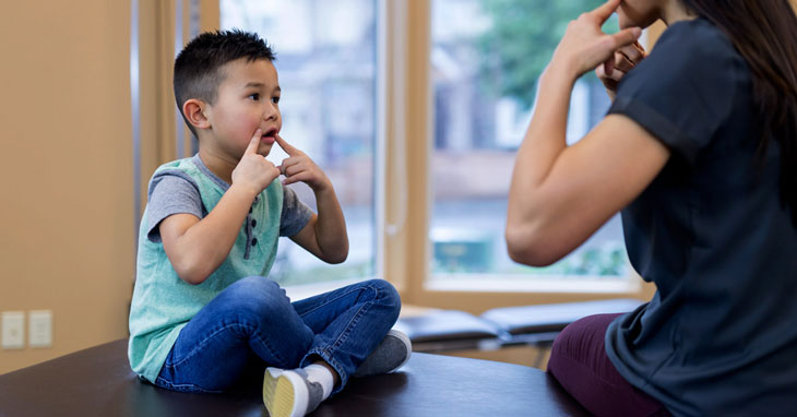 trẻ tự kỷ có chữa được không