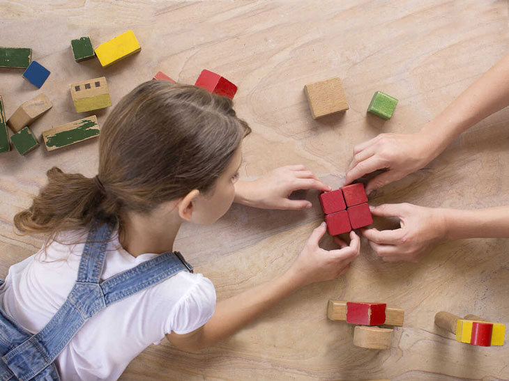 điều trị cho trẻ tự kỷ tại nhà