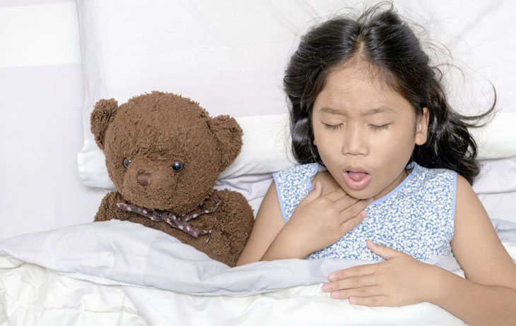 bé bị viêm phế quản uống thuốc gì