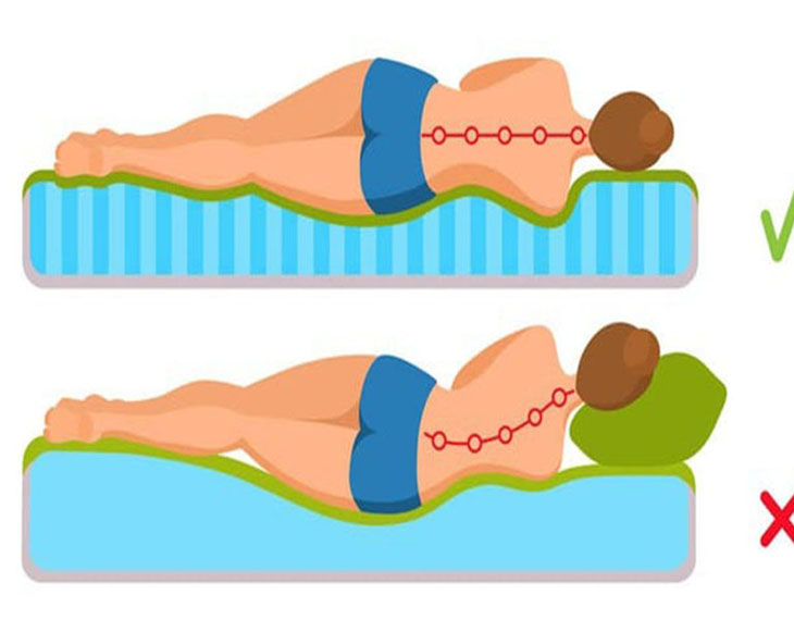 Tư thế nằm nghiêng gói gối cao vừa phải giúp giảm cơn đau vai gáy và cột sống