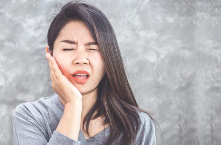 Những người gặp tình trạng răng miệng có thể mắc viêm xoang hàm