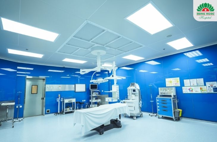 Phòng phẫu thuật tai tại BV Hồng Ngọc