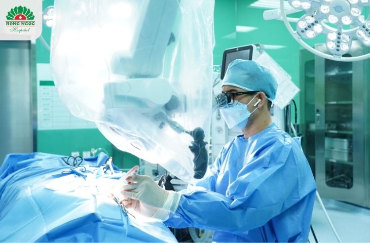 Bệnh viện Hồng Ngọc làm chủ phẫu thuật chỉnh hình tai giữa