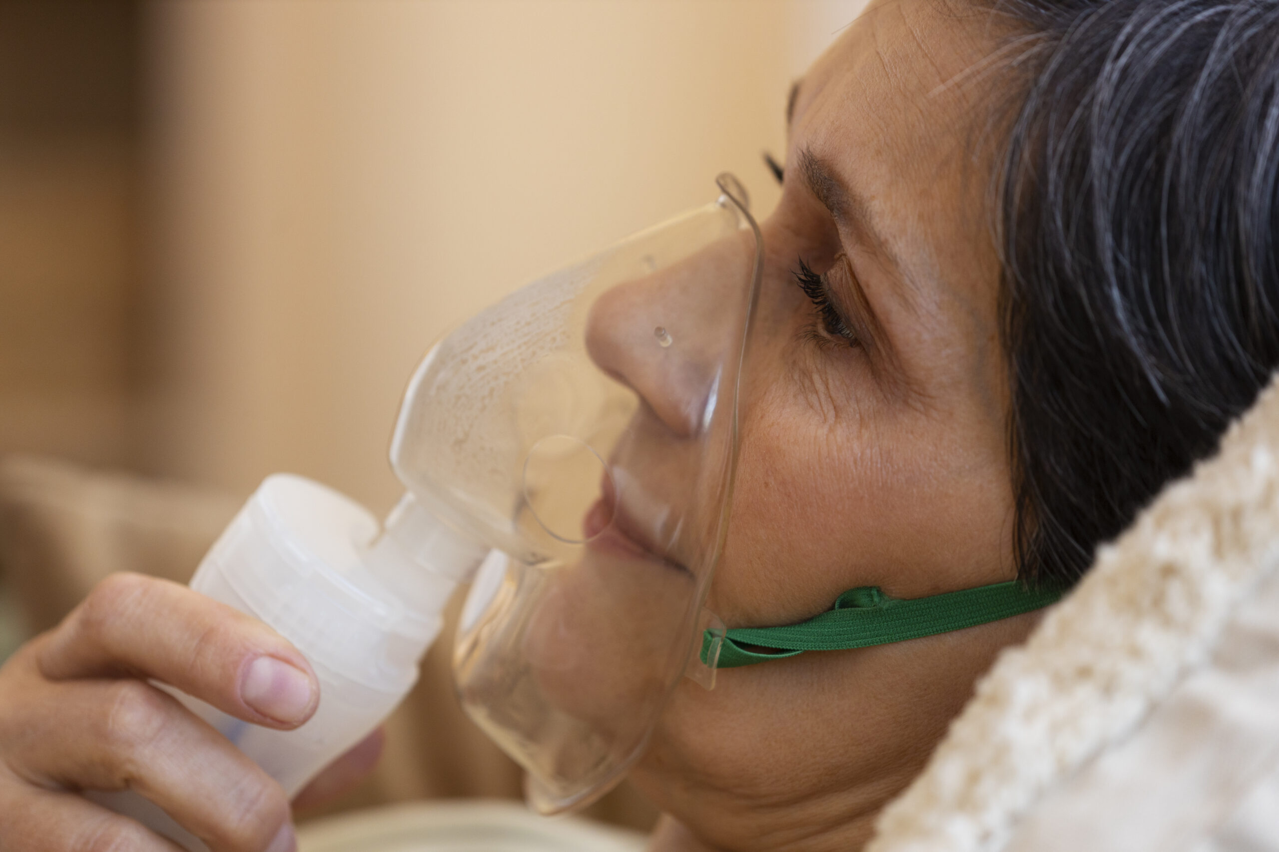 viêm phế quản mạn tính ở người già 