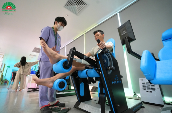 Phục hồi chức năng sau phẫu thuật tái tạo dây chằng chéo trước.